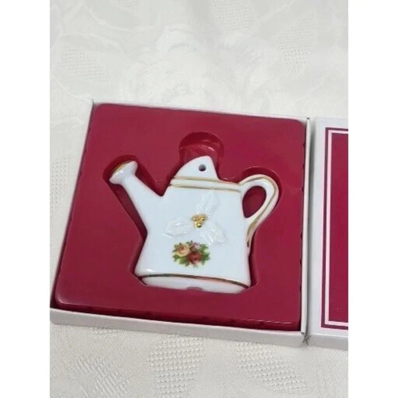 RARE ROYAL DOULTON ALBERT OLD COUNTRY ROSES WATERING CAN ORNAMENT - Picture 2 of 4